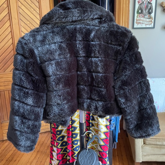 Black Faux Fur Shrug Size Small - Picture 4 of 6